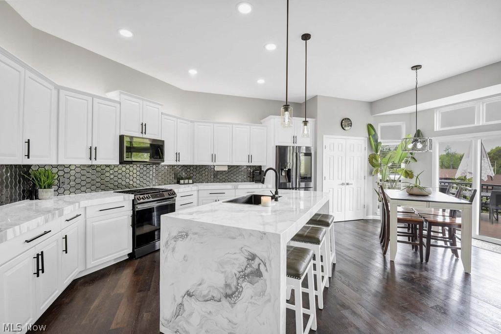 4089 Fox Chase Seven Hills OH 44131