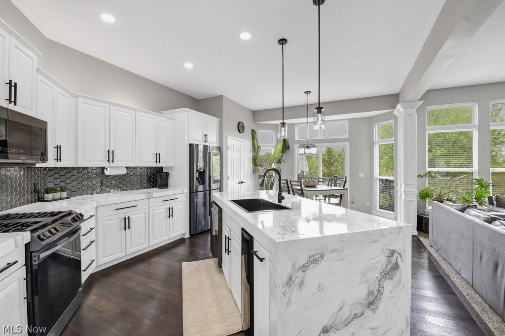 4089 Fox Chase Seven Hills OH 44131