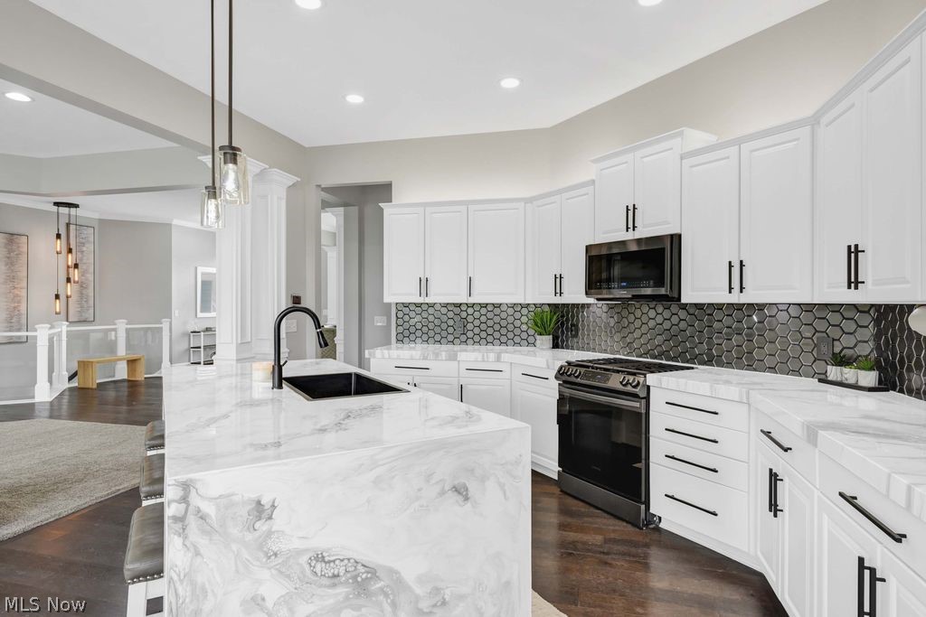 4089 Fox Chase Seven Hills OH 44131