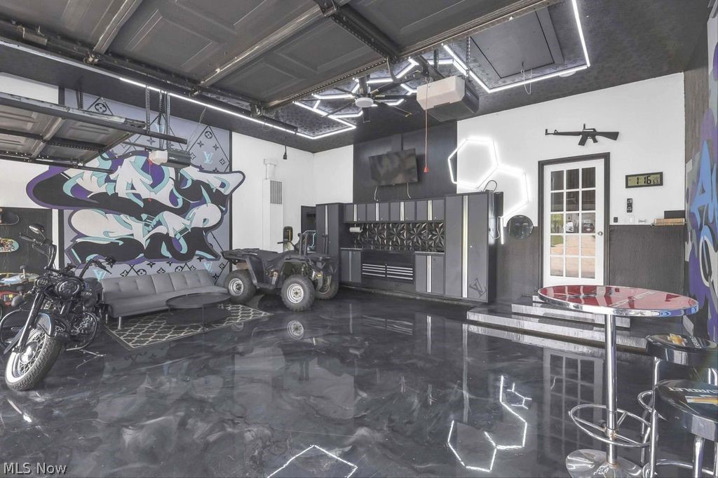 4089 Fox Chase Seven Hills OH 44131