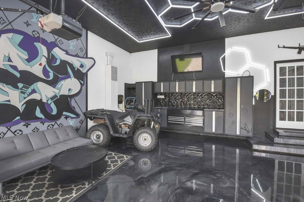 4089 Fox Chase Seven Hills OH 44131