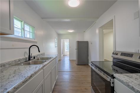 155 Fernwood Avenue Barberton OH 44203