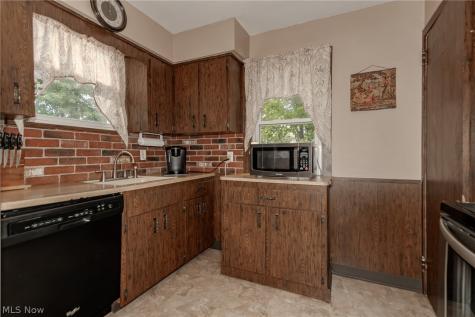 28618 Gilchrist Drive Willowick OH 44095