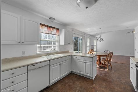 1138 Ledgestone Drive Wadsworth OH 44281