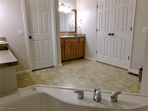 3473 Churchill Downs Stow OH 44224