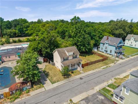 1696 E 85th Street Cleveland OH 44106
