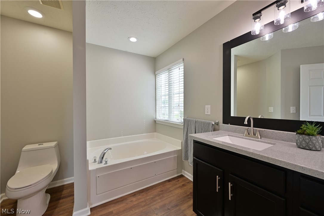805 Horseshoe Way Avon Lake OH 44012