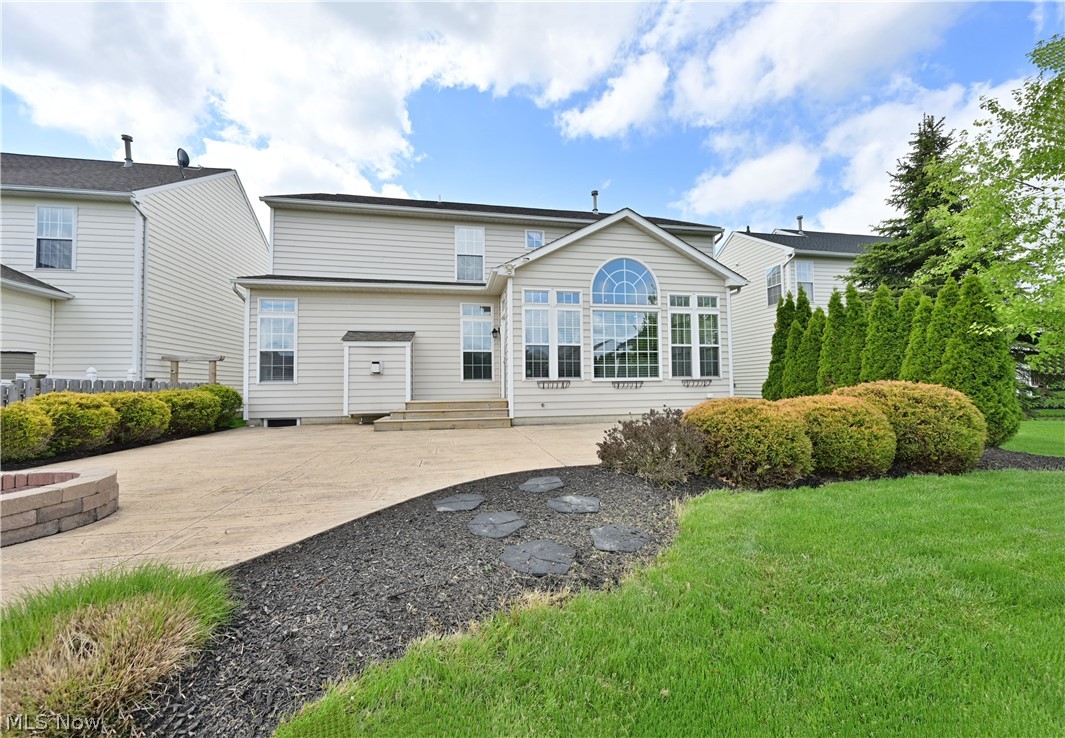 805 Horseshoe Way Avon Lake OH 44012