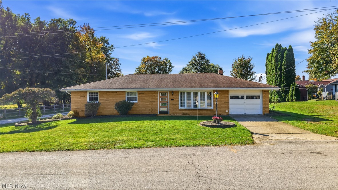 208 Creed Avenue Hubbard OH 44425