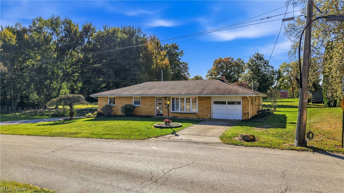 208 Creed Avenue Hubbard OH 44425