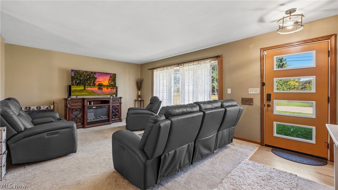 208 Creed Avenue Hubbard OH 44425