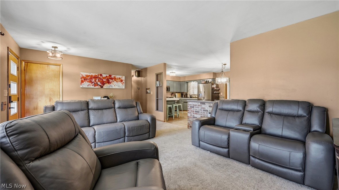 208 Creed Avenue Hubbard OH 44425