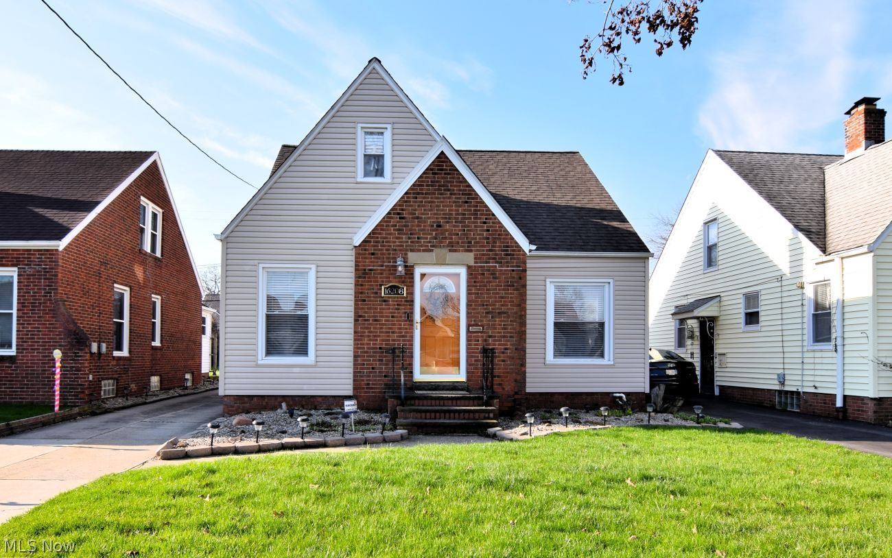 16208 Talford Avenue Cleveland OH 44128