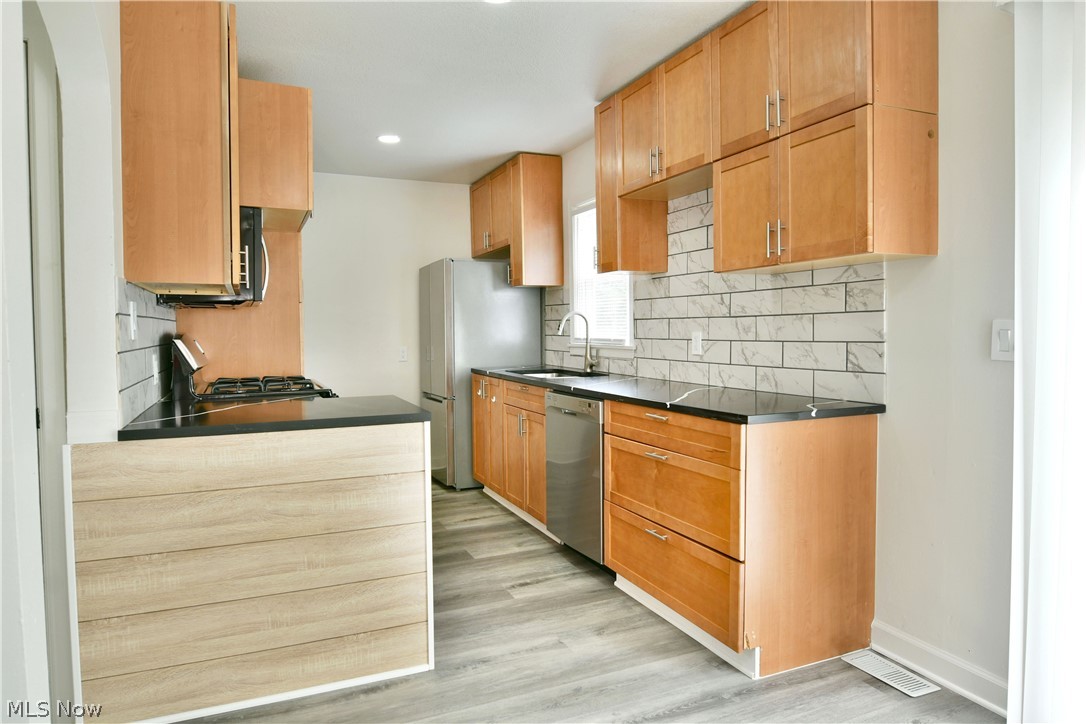 207 State Road NW Warren OH 44483