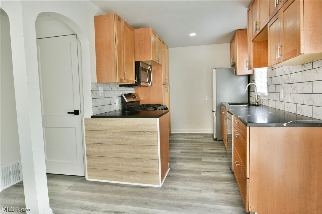 207 State Road NW Warren OH 44483