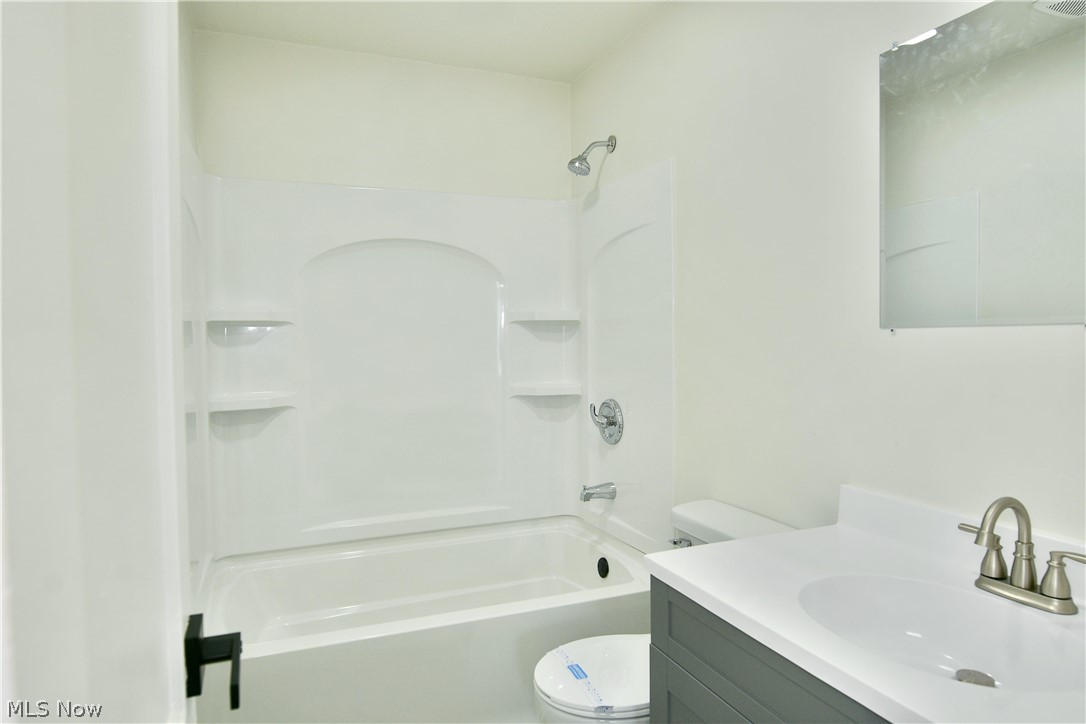 207 State Road NW Warren OH 44483