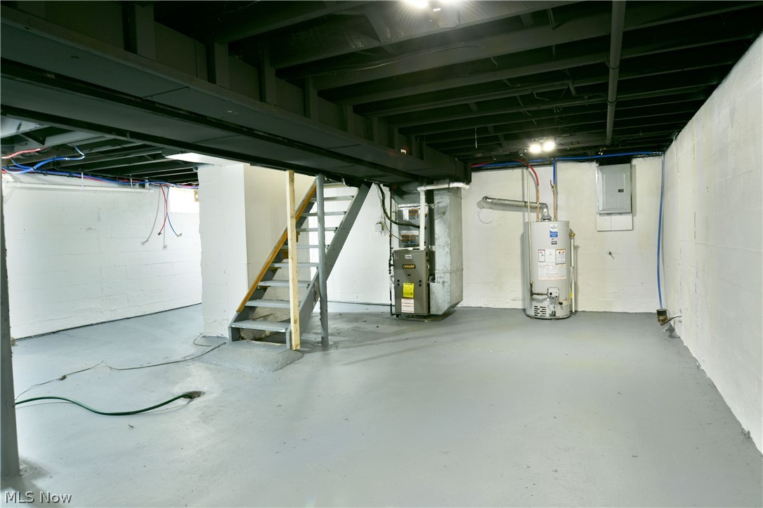 207 State Road NW Warren OH 44483