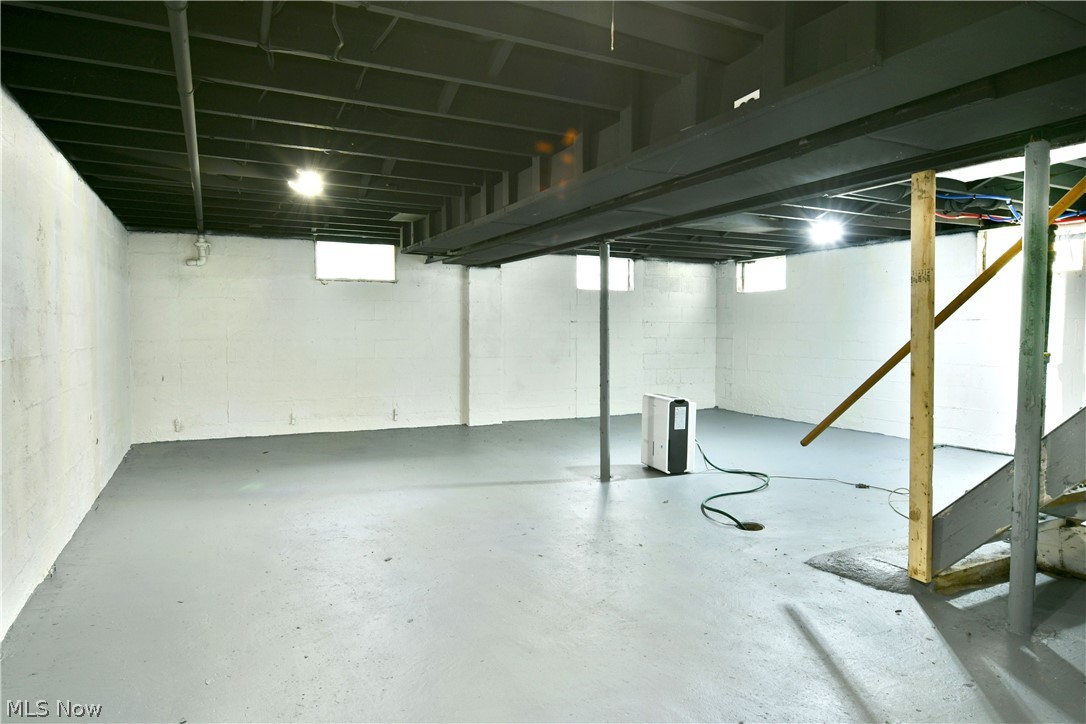 207 State Road NW Warren OH 44483