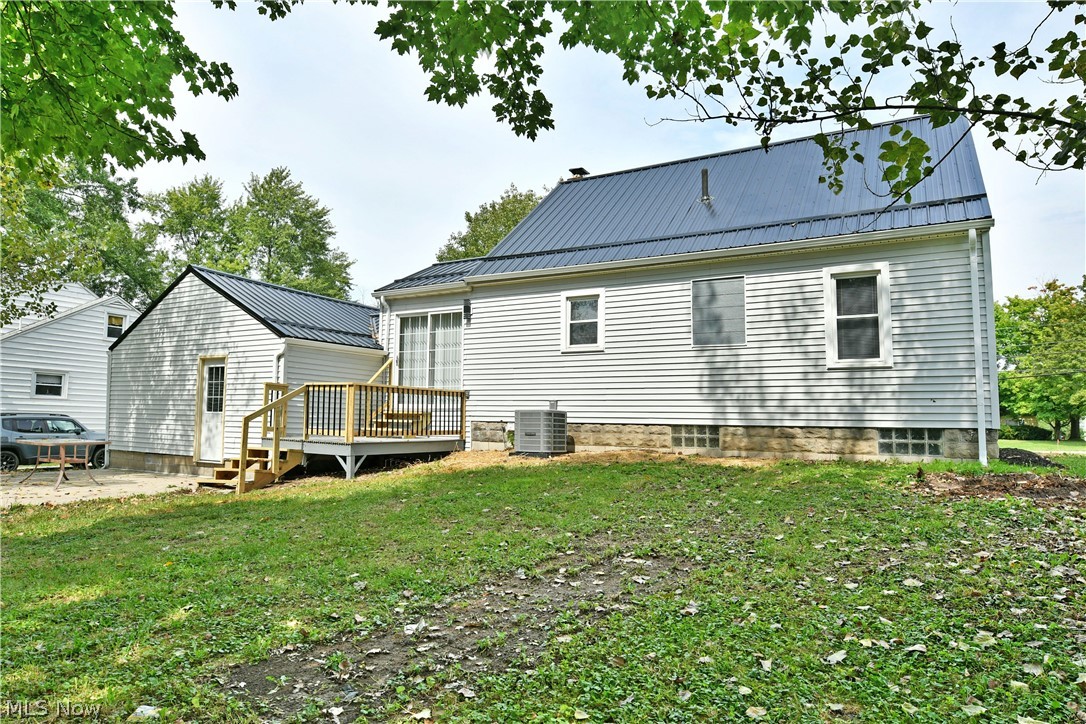 207 State Road NW Warren OH 44483