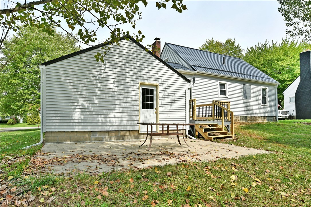 207 State Road NW Warren OH 44483