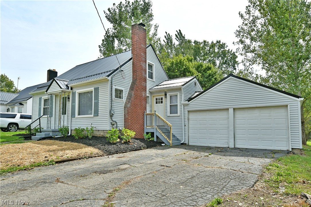 207 State Road NW Warren OH 44483
