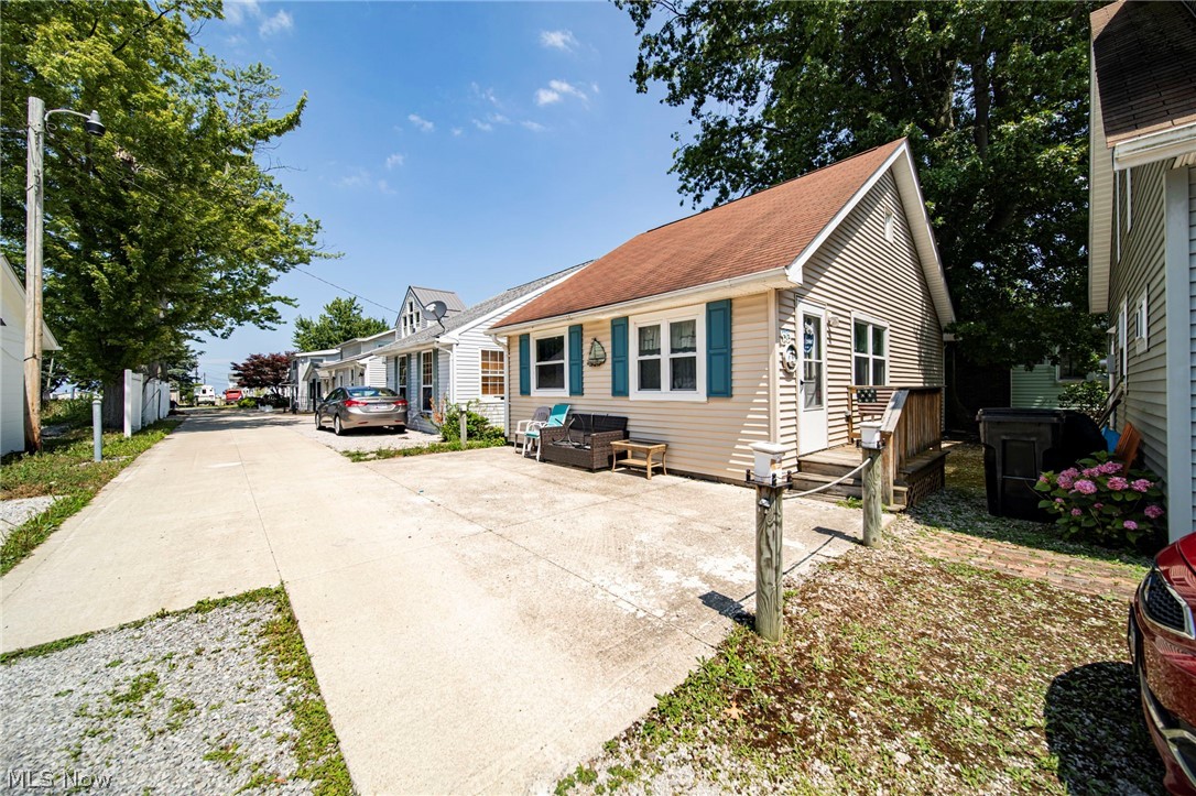 35 Billow Beach Ashtabula OH 44004
