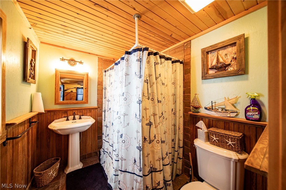 35 Billow Beach Ashtabula OH 44004