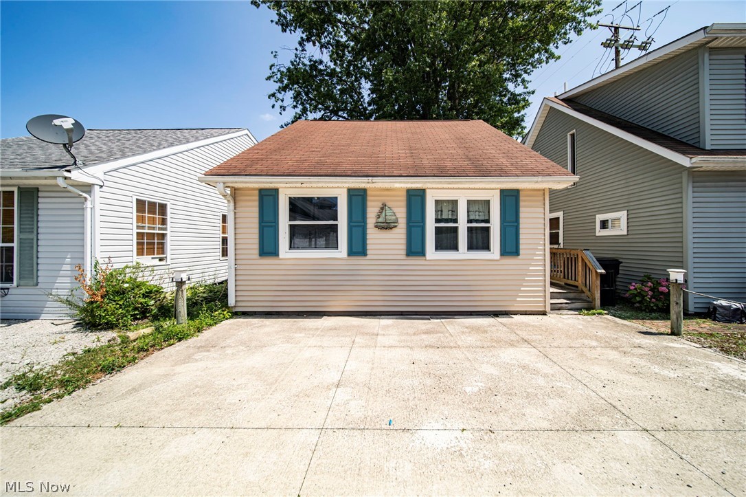 35 Billow Beach Ashtabula OH 44004
