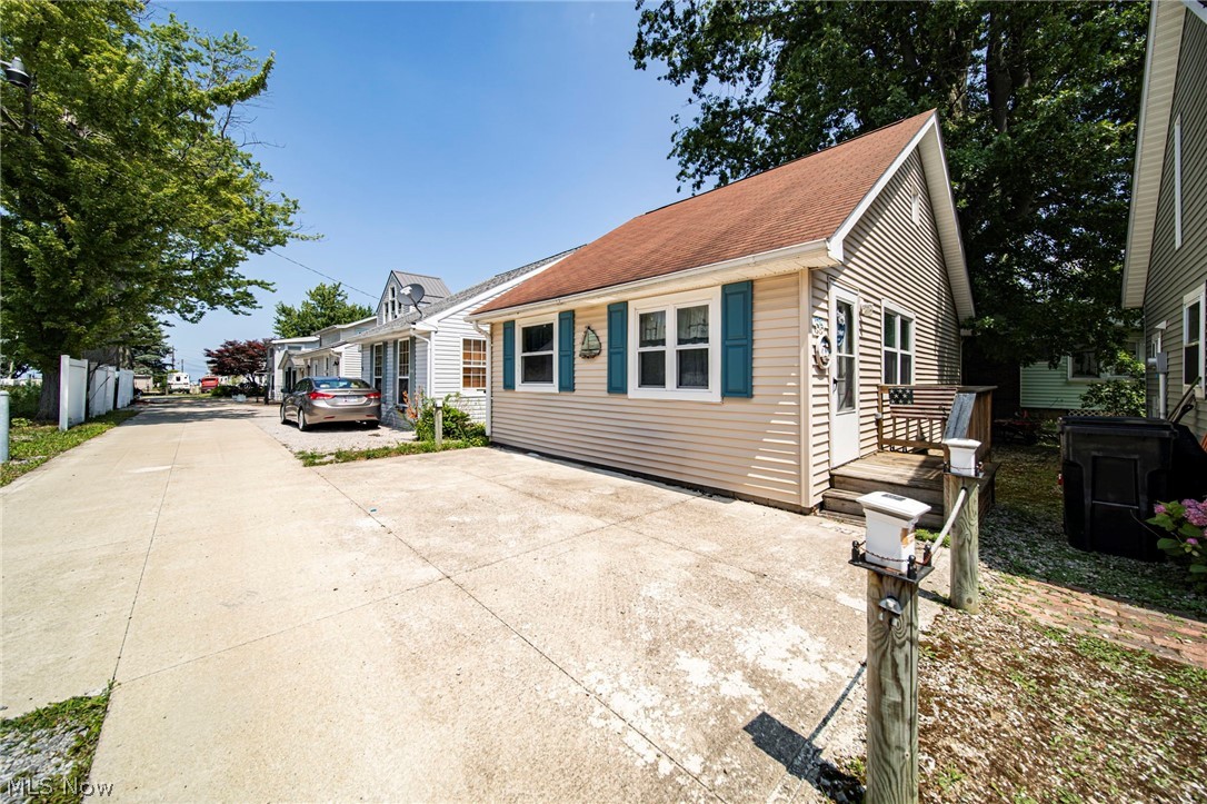 35 Billow Beach Ashtabula OH 44004