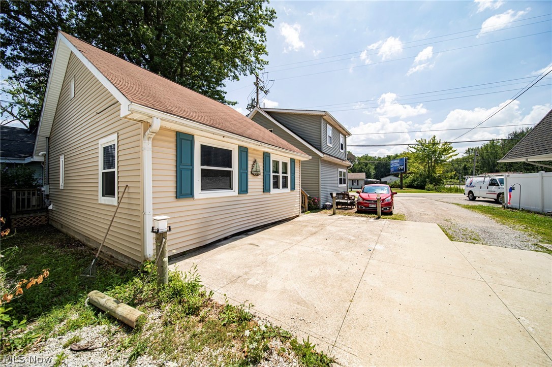 35 Billow Beach Ashtabula OH 44004