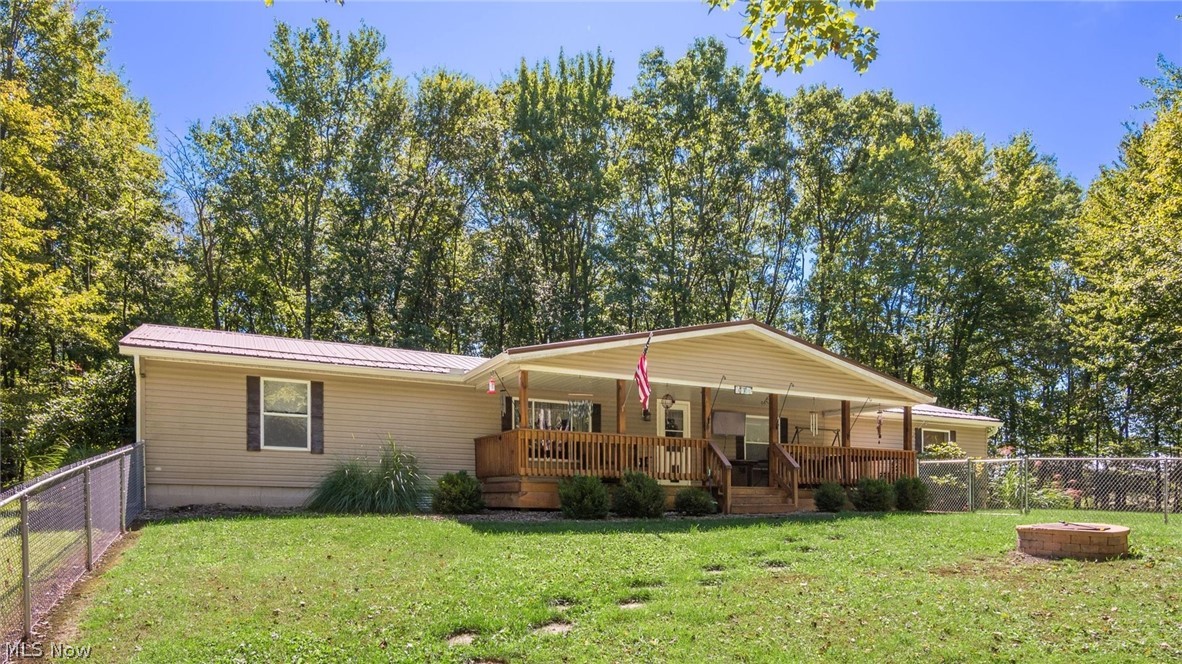 2038 Oldtown Valley Road SE New Philadelphia OH 44663