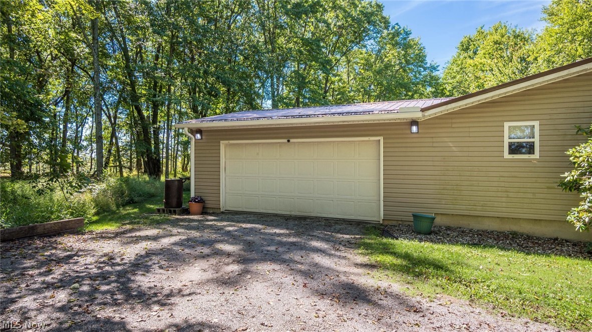2038 Oldtown Valley Road SE New Philadelphia OH 44663