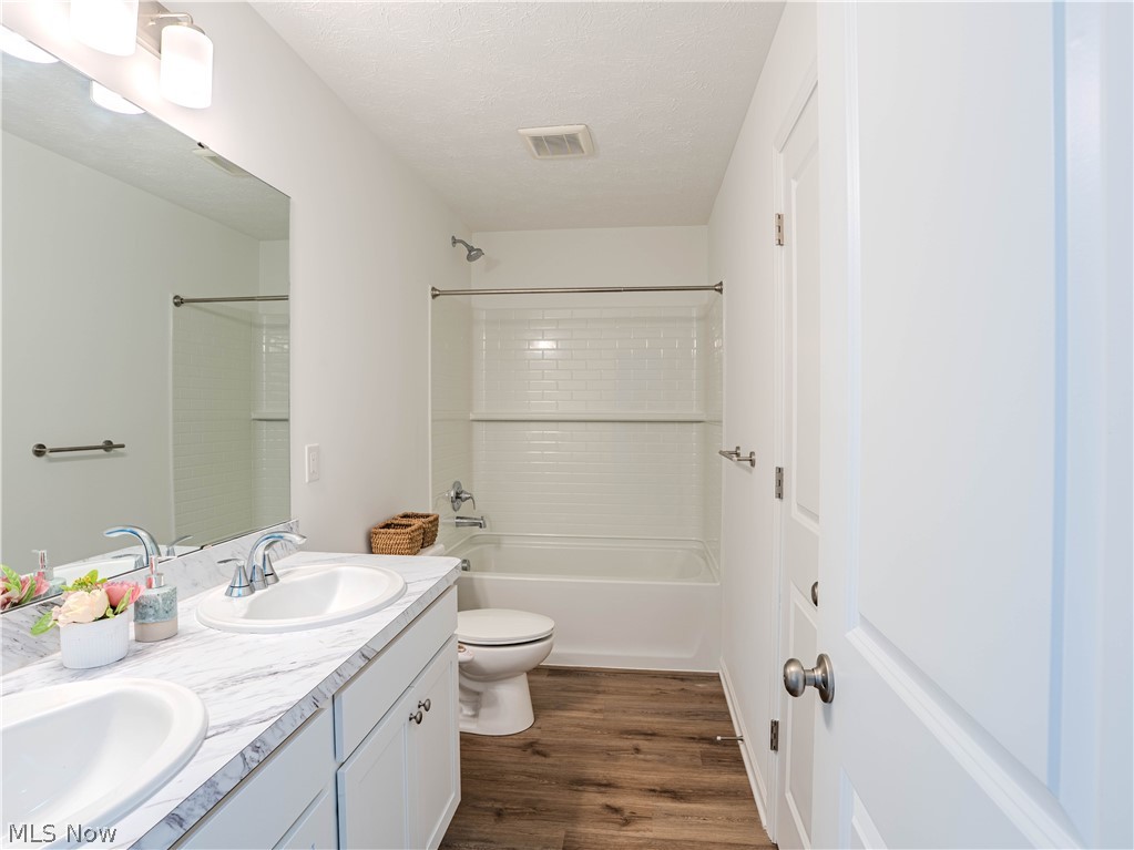 421 River Run Drive Elyria OH 44035