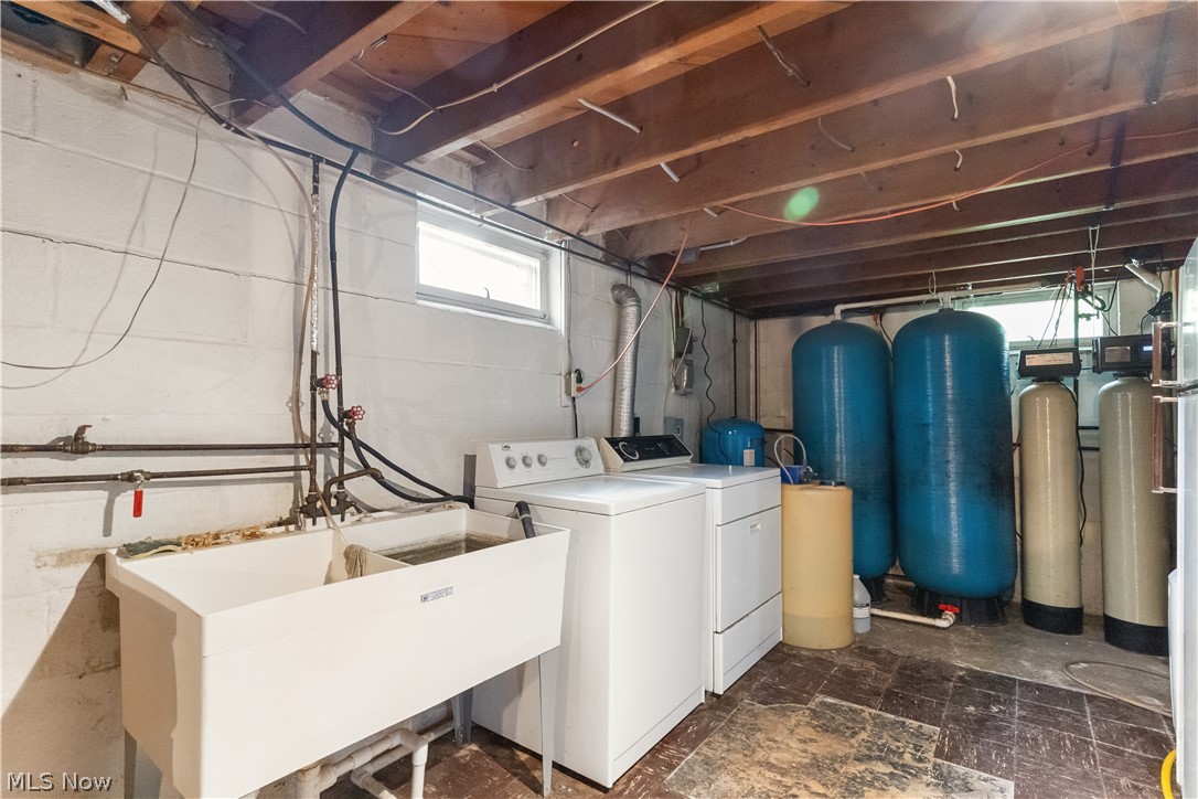 996 Sharon Hogue Road Brookfield OH 44438