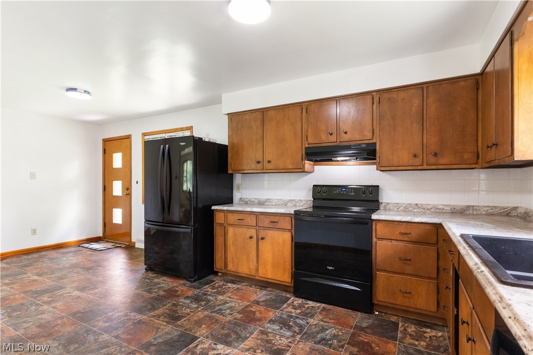996 Sharon Hogue Road Brookfield OH 44438