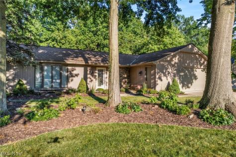 9249 Barton Drive Strongsville OH 44149