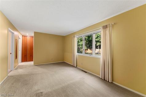 9249 Barton Drive Strongsville OH 44149