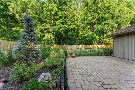9249 Barton Drive Strongsville OH 44149