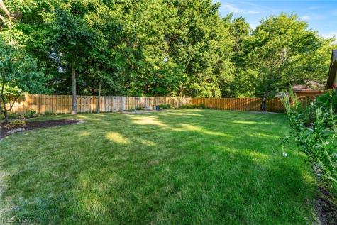 9249 Barton Drive Strongsville OH 44149