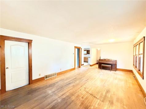 4405 Elmwood Road South Euclid OH 44121