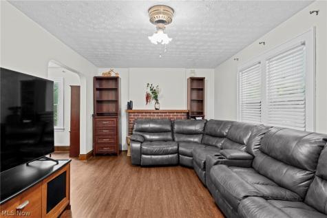 819 Keeney Street Akron OH 44310