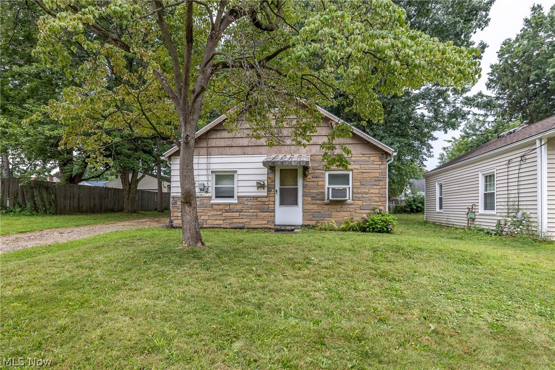 796 Lindsay Avenue Akron OH 44306