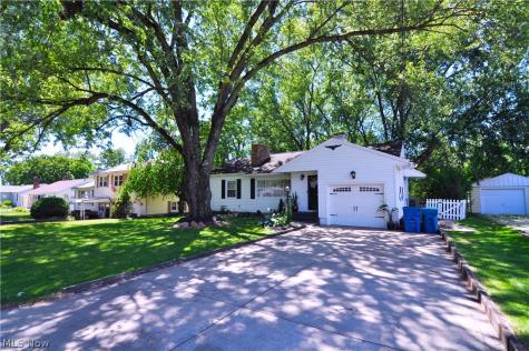 614 Hartzell Drive Norton OH 44203