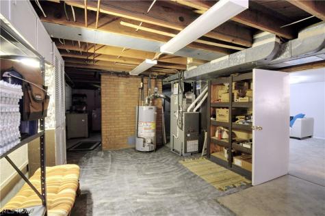 614 Hartzell Drive Norton OH 44203
