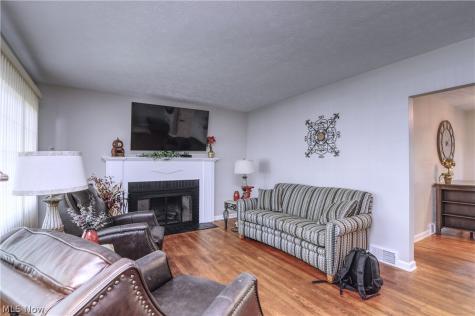 614 Hartzell Drive Norton OH 44203