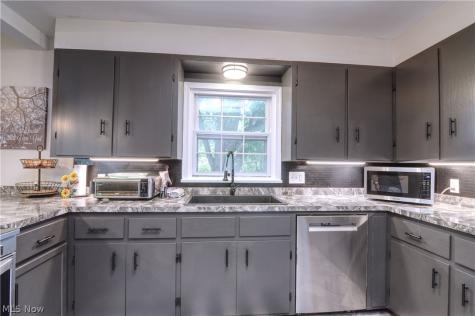 614 Hartzell Drive Norton OH 44203
