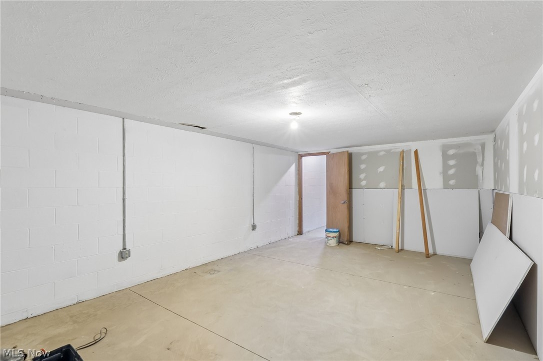 7478 Smalley Road Windham OH 44288