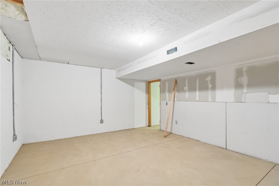 7478 Smalley Road Windham OH 44288