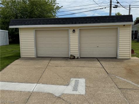 29516 Cresthaven Drive Willowick OH 44095