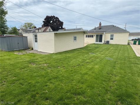 29516 Cresthaven Drive Willowick OH 44095